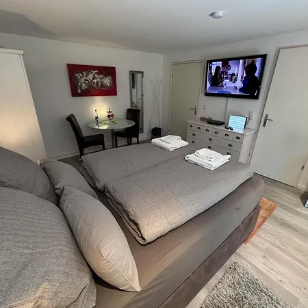 Doppelzimmer In Stuttgart-birkach - Naehe Musicals Im Si-zentrum, Messe, Flughafen, Uni Hohenheim * Stuttgart