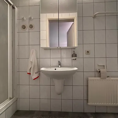 Doppelzimmer In Stuttgart-birkach - Naehe Musicals Im Si-zentrum, Messe, Flughafen, Uni Hohenheim Appartement Stuttgart