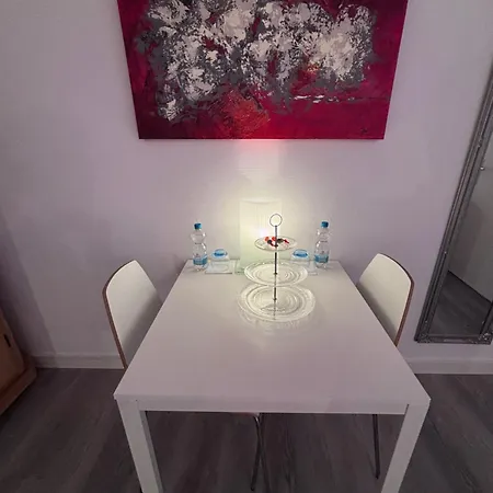 Doppelzimmer In Stuttgart-birkach - Naehe Musicals Im Si-zentrum, Messe, Flughafen, Uni Hohenheim Διαμέρισμα