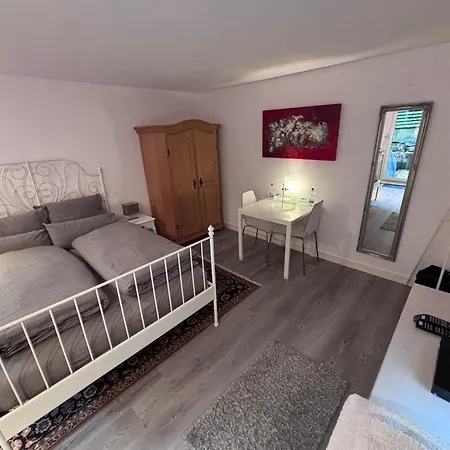Apartment Doppelzimmer In Stuttgart-birkach - Naehe Musicals Im Si-zentrum, Messe, Flughafen, Uni Hohenheim Stuttgart