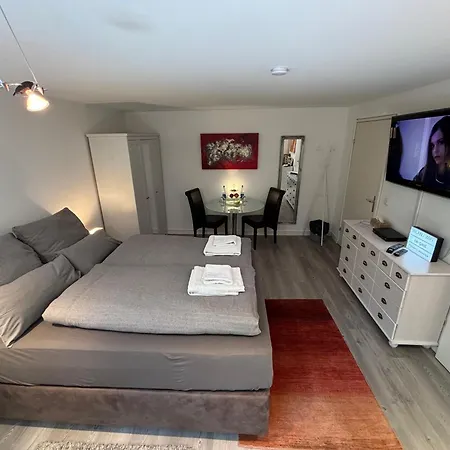 Doppelzimmer In Stuttgart-birkach - Naehe Musicals Im Si-zentrum, Messe, Flughafen, Uni Hohenheim Apartament Stuttgart