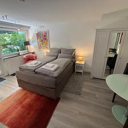 Doppelzimmer In Stuttgart-birkach - Naehe Musicals Im Si-zentrum, Messe, Flughafen, Uni Hohenheim * 슈투트가르트