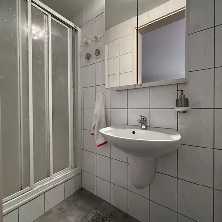 Doppelzimmer In Stuttgart-birkach - Naehe Musicals Im Si-zentrum, Messe, Flughafen, Uni Hohenheim Apartament *